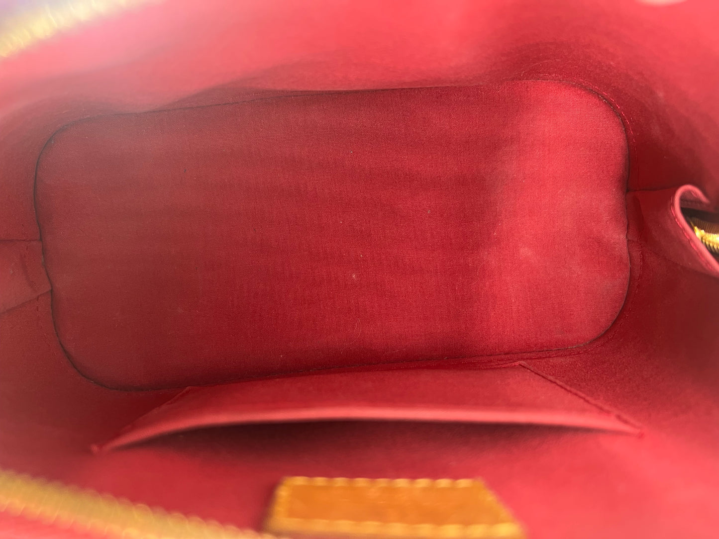 Louis Vuitton Alma BB – Monogram Vernis in strahlendem Fuchsia