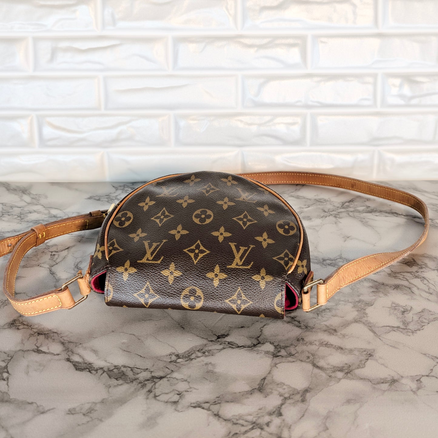 Louis Vuitton Tambourine - Monogram Canvas