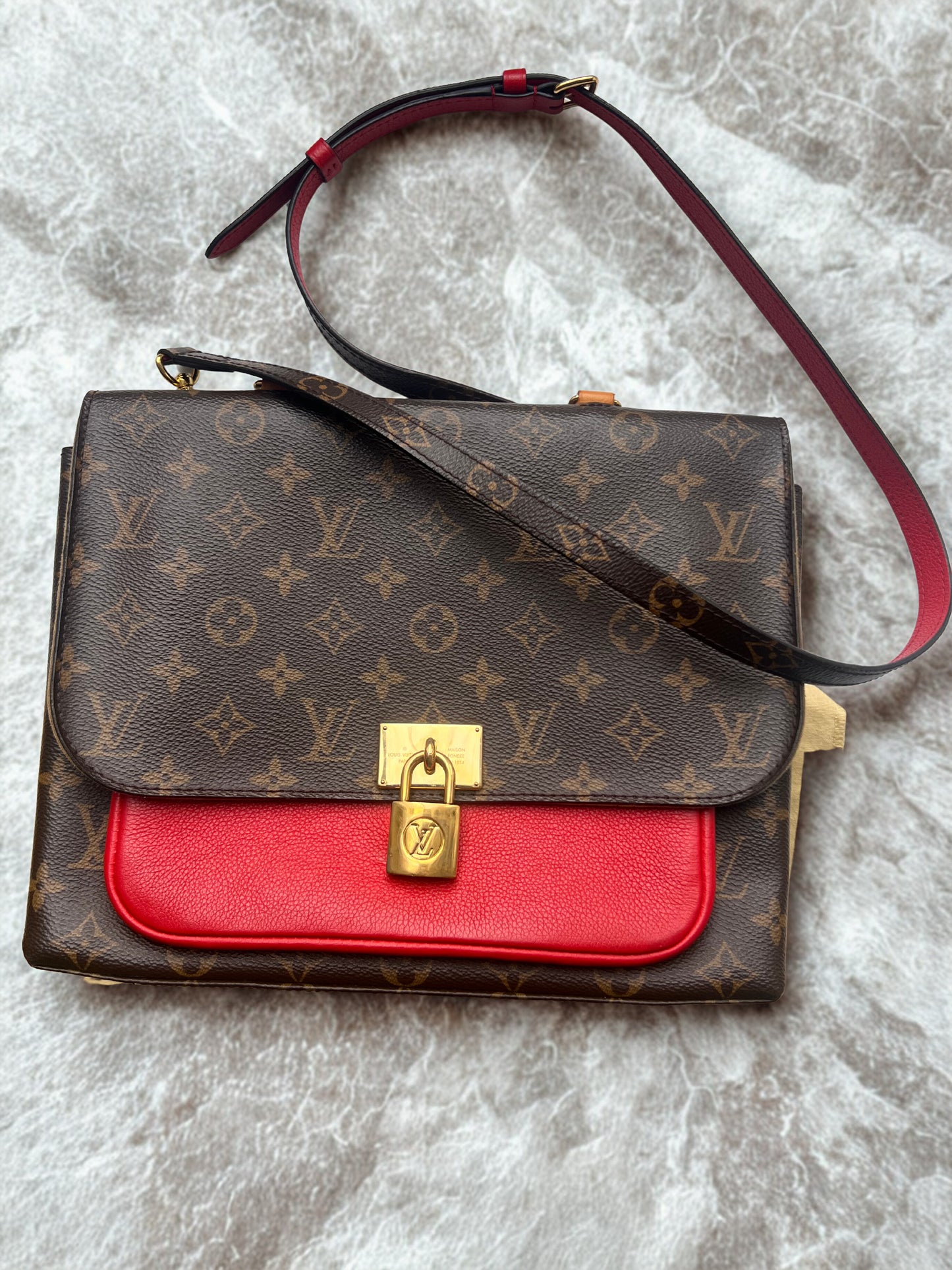 Louis Vuitton Marignan – Monogram Canvas & Rotes Leder