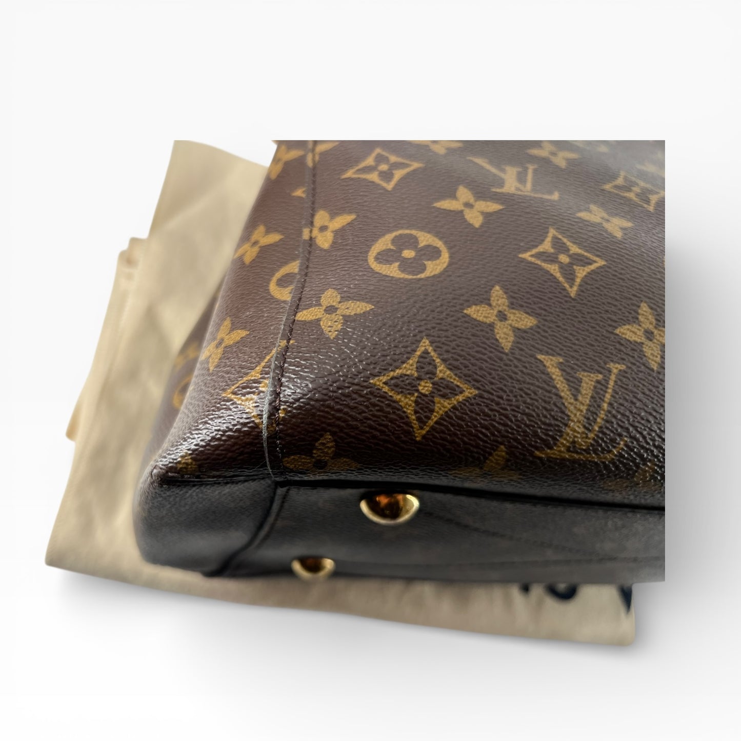 Louis Vuitton Montaigne MM - Monogram Canvas