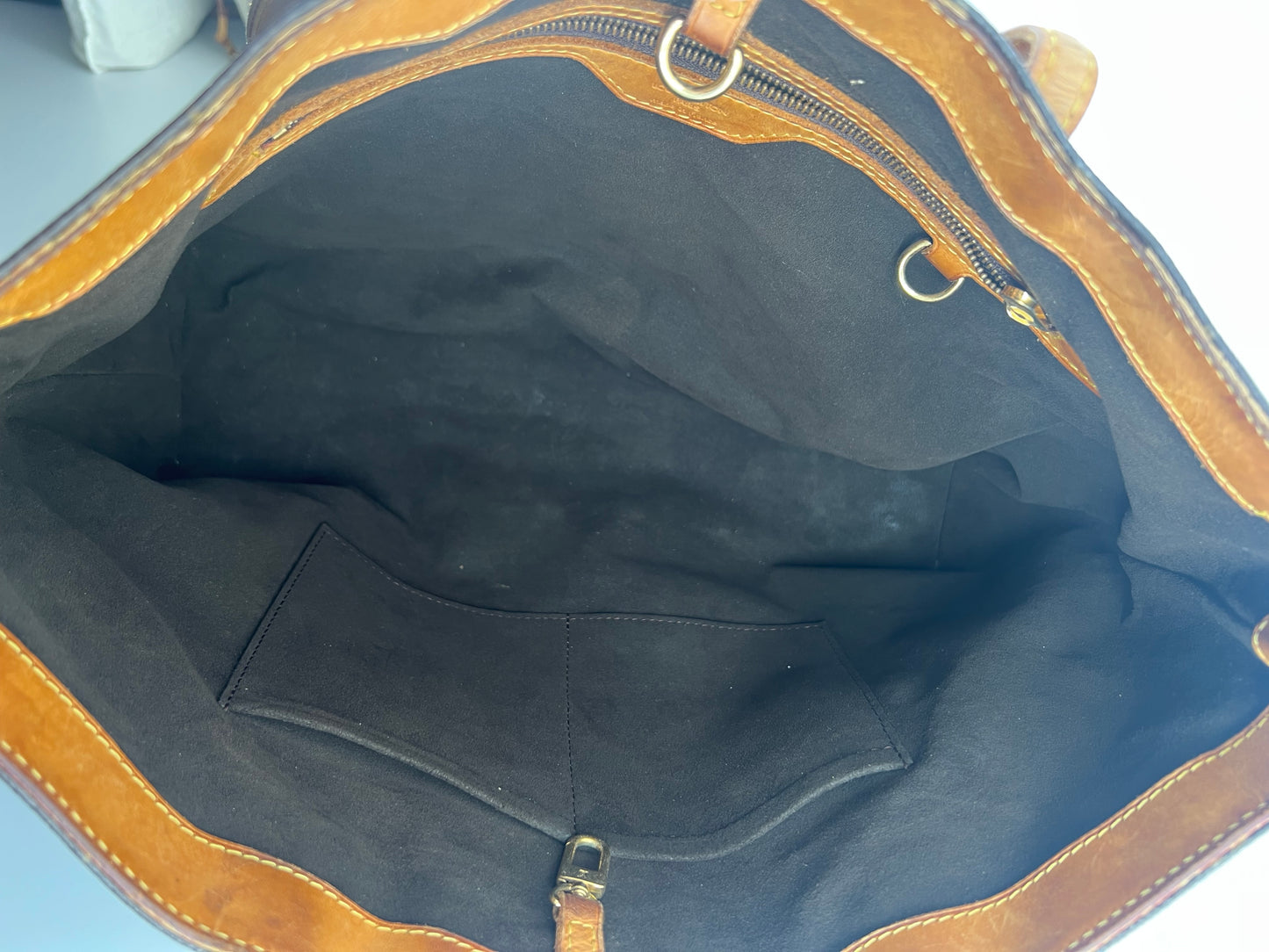 Louis Vuitton Wilshire MM - Monogram Canvas