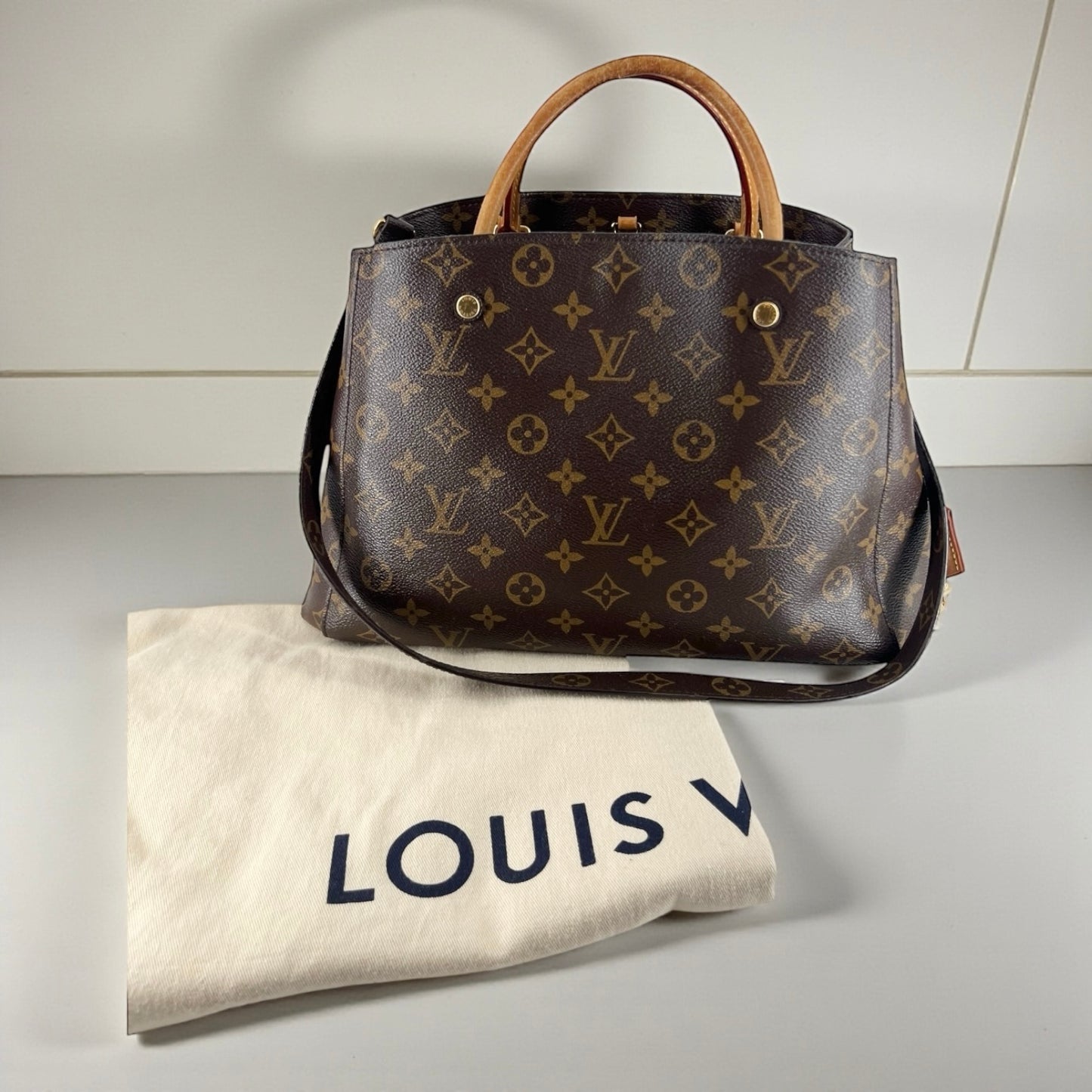 Louis Vuitton Montaigne MM - Monogram Canvas