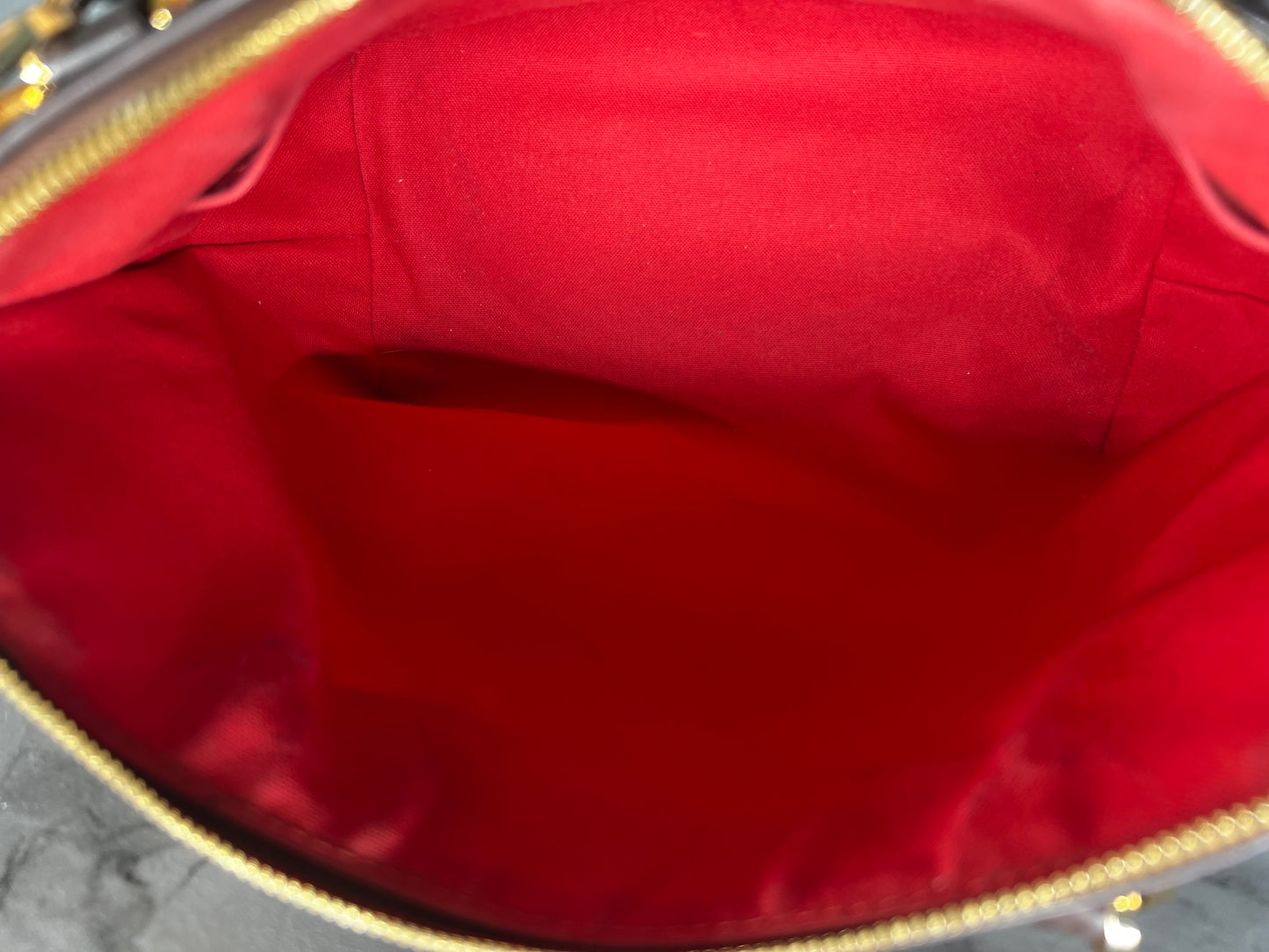 Louis Vuitton Retiro NM - Monogram Canvas / Rot